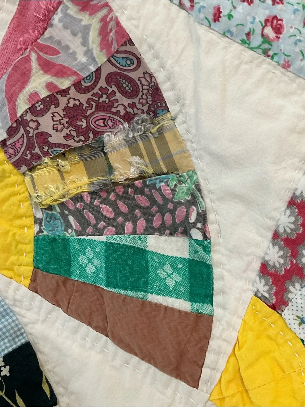 Vintage hand stitched 1930s/40s grandmother’s fan quilt 83 x 98 USA made